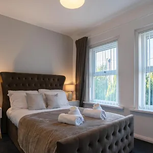 Comfy 3bed House-parking-garden Apartment